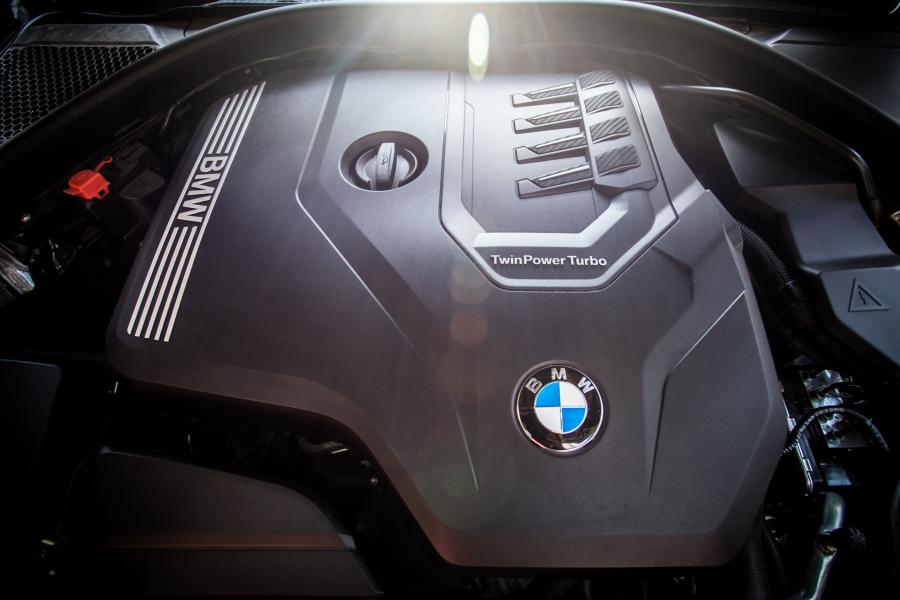 Моторный отсек BMW 330i M Sport (G20) 2019 года  (MX) (фото 11 из 18)